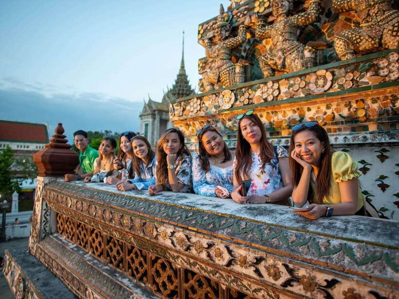 Bangkok: Evening Tour with Wat Arun, Wat Pho & Tuk Tuk Ride - Chinatown free time on Yaowarat Road: what to do with it