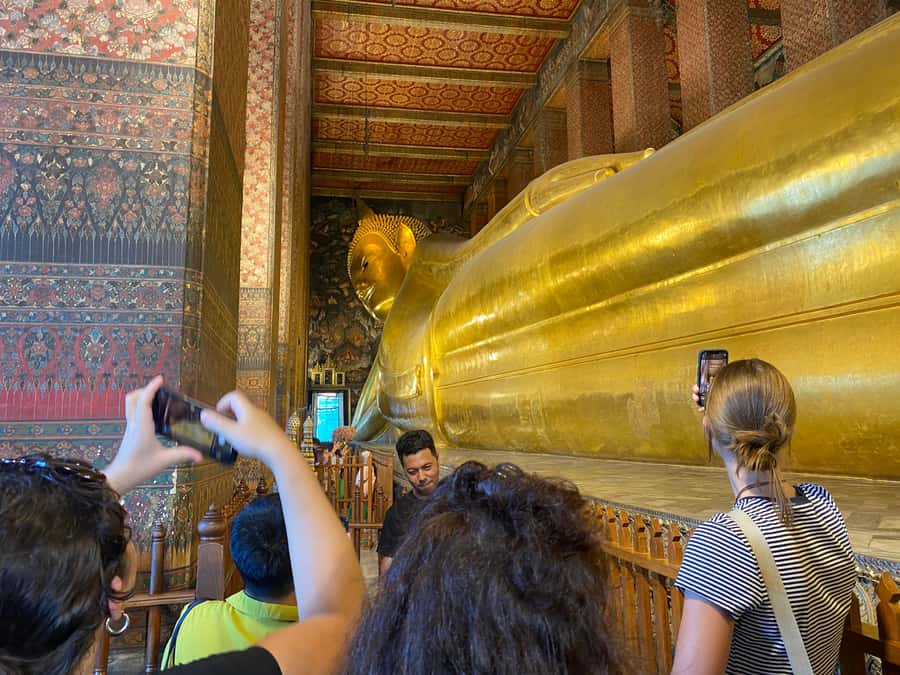 Bangkok: explore Wat Pho + tuk tuk sightseeing - Wat Pho and the reclining Buddha: what makes this stop worth your time