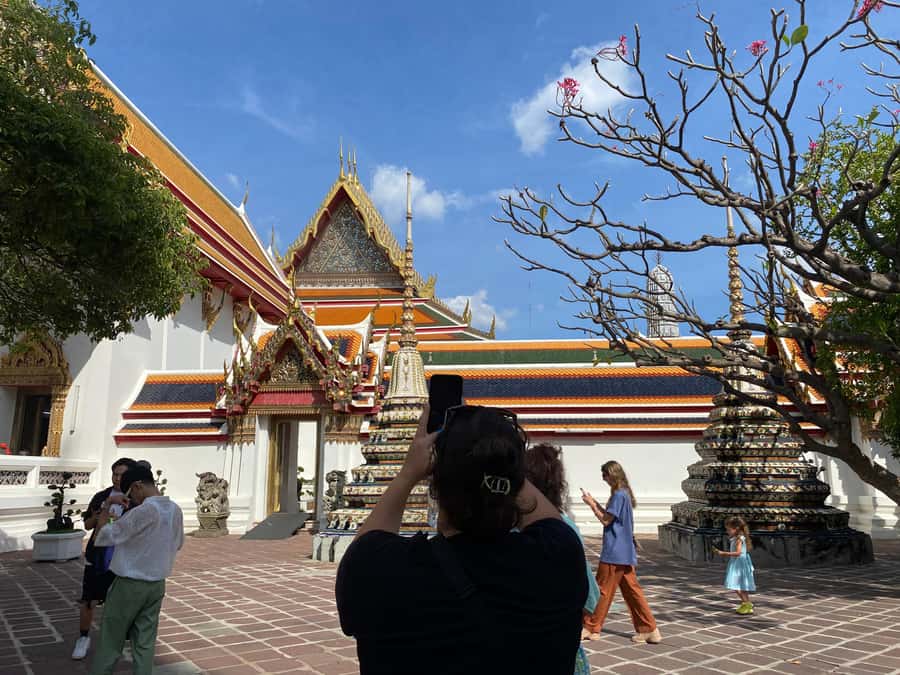 Bangkok: explore Wat Pho + tuk tuk sightseeing - Chinatown finish and Khao San Road context: how to keep your day flexible
