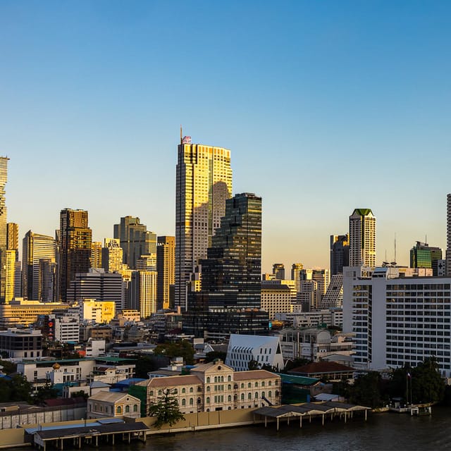 Bangkok: Fallabella River Front Iconsiam - Live music or DJ: the atmosphere you’ll actually notice
