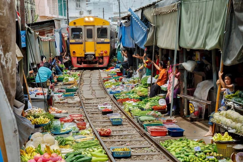 Bangkok: Famous Markets and Dragon Temple Guided Day Tour - Why Maeklong, Damnoen Saduak, and the Dragon Temple Work in One Day