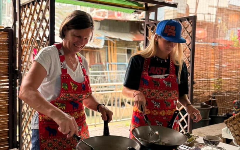 Bangkok: Favourite Thai Flavors Cooking Class by Smart Cook - A Teak-Wood House Kitchen: What the Experience Feels Like