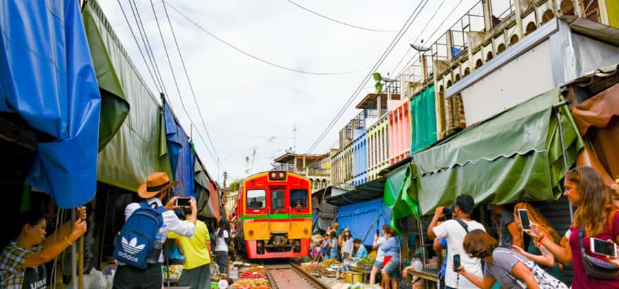 Bangkok: Floating & Maeklong Markets Tour by Private Charter - Damnoen Saduak Floating Market and the One-Hour Long-Tail Ride