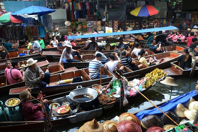 Bangkok: Floating Market and Train Tour with Guide in Spanish and English - Stop 1: Maeklong Railway Market and the Moment the Train Comes