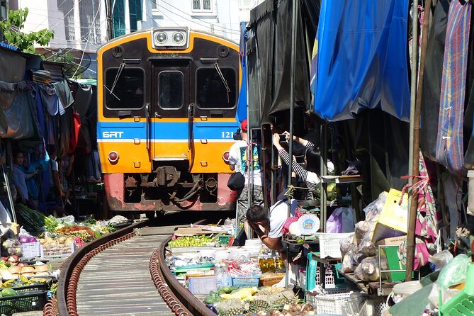 Bangkok: Floating Market and Train Tour with Guide in Spanish and English - Guide and Language: Spanish and English That Actually Help