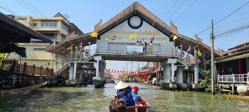 Bangkok: Floating Market & Maeklong Markets Private Transfer - Damnoen Saduak Floating Market: longtail boat time and canal-side food