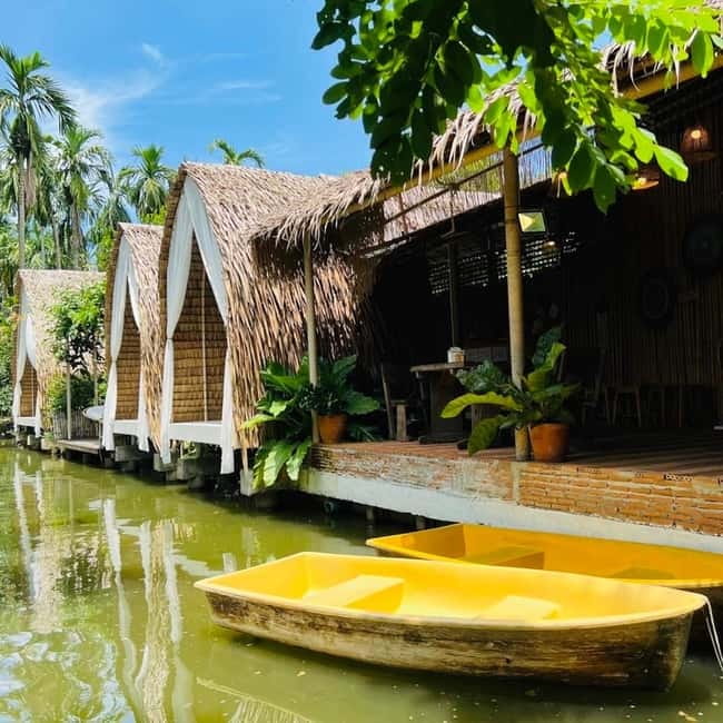 Bangkok: Floating Market, Phra Pathom Pagoda & Cafes Tour - Bubble in the Forest Cafe: A Forest-Like Setting for Your Final Unwind