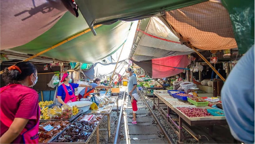 Bangkok: Floating Market, Phra Pathom Pagoda & Cafes Tour - What the Small-Group Experience Means (and Why It Matters)