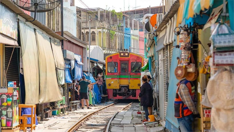Bangkok: Floating Market, Phra Pathom Pagoda & Cafes Tour - Practical Tips That Make the Day Easier
