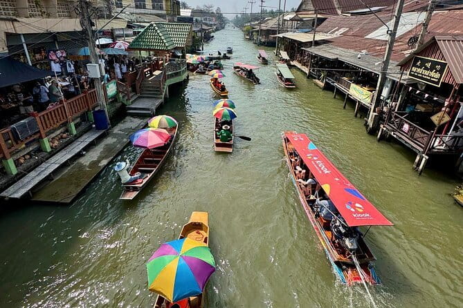 Bangkok: Floating Market & Train Market Discovery - Maeklong Railway Market: the train that squeezes through