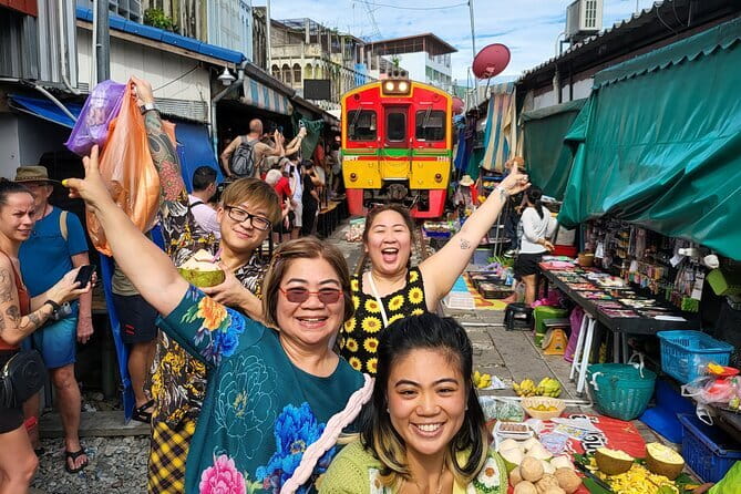 Bangkok: Floating Market & Train Market Discovery - Guide and audio: staying informed without slowing down