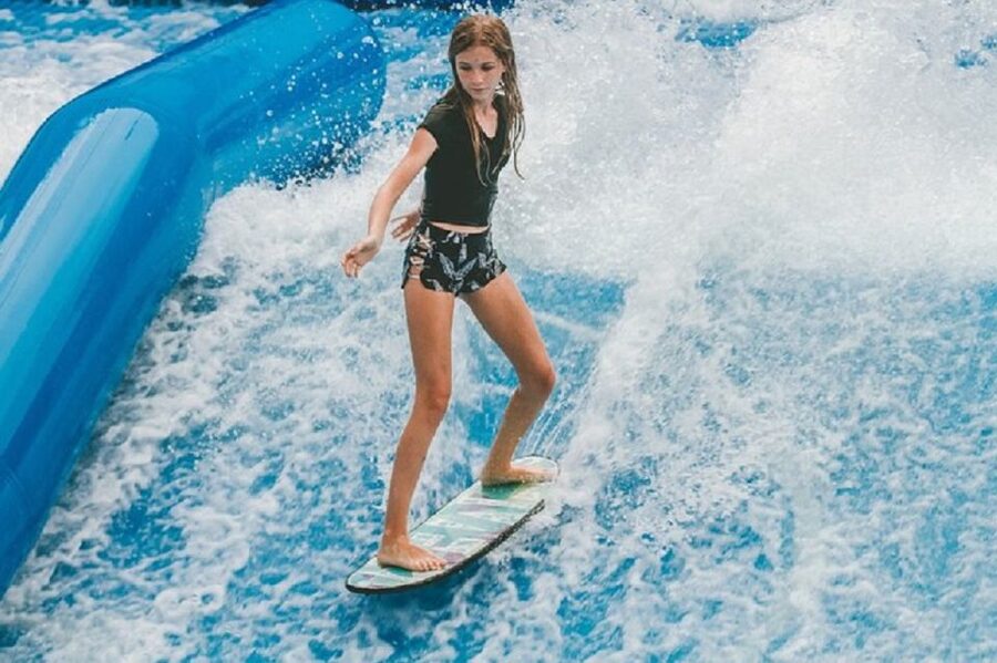 Bangkok: Fun Flow riding at Flow House Bangkok - The indoor beach club vibe: more than just the ride