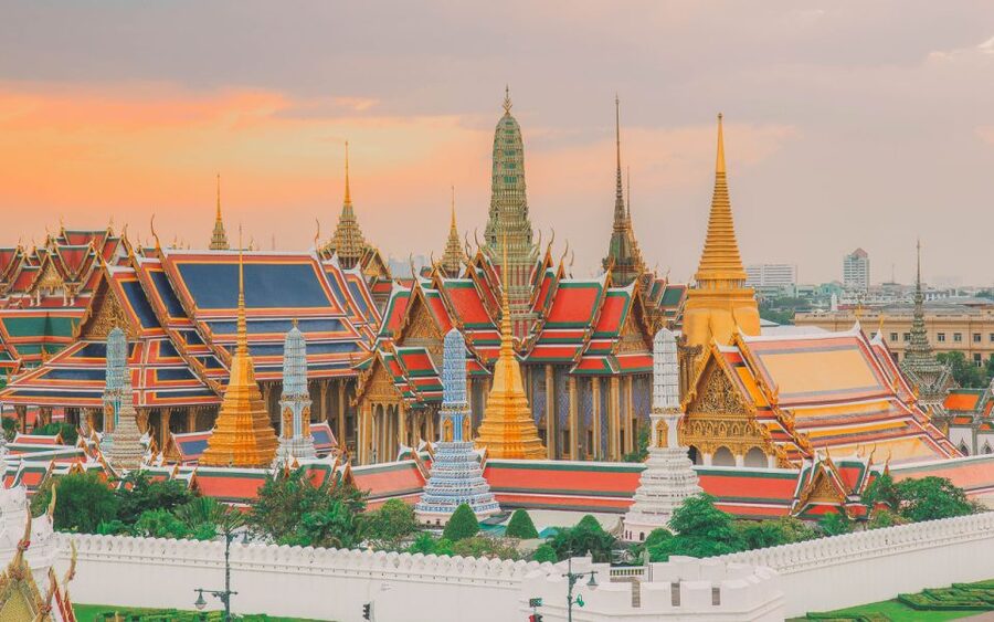 Bangkok: Grand Palace and Emerald Buddha Half-Day Tour - Finding Maharaj Tunnel Gate 2 without losing your morning