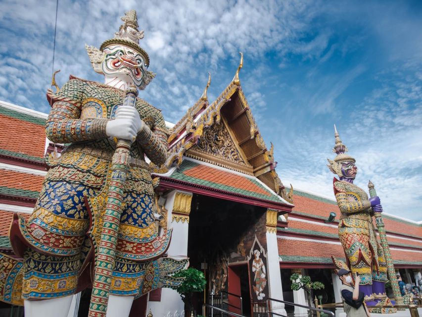 Bangkok: Grand Palace and Wat Arun Guided Walking Tour - Ferry Crossing: A Quick Ride With Big Photo Payoff