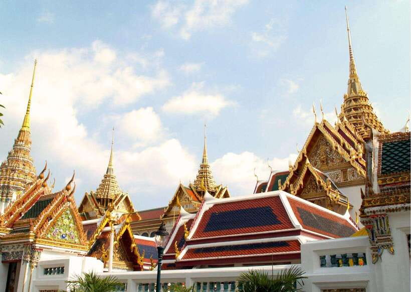 Bangkok: Grand Palace & Emerald Buddha Entry with Audioguide - Wat Phra Kaew and the Emerald Buddha: How to Get More From the Main Sight