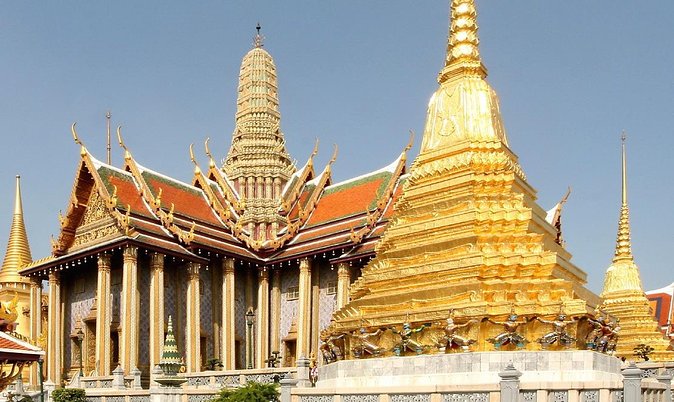 Bangkok Grand Palace Tour with Convenient Hotel Transfer - Wat Phra Kaew: the Emerald Buddha area in a short window