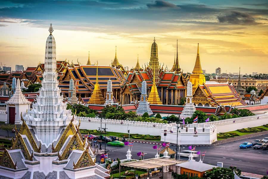 Bangkok: Grand Palace, Wat Arun & Giant Buddha Iconic Tour - A 9-hour hit list of Bangkok icons