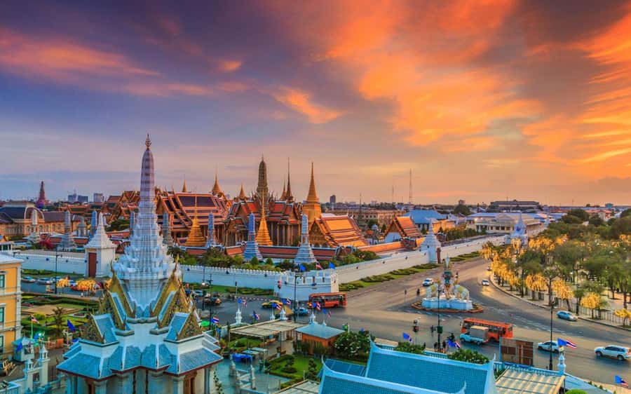 Bangkok: Grand Palace, Wat Arun & Giant Buddha Iconic Tour - Public Ferry on the Chao Phraya: a short ride with big payoff