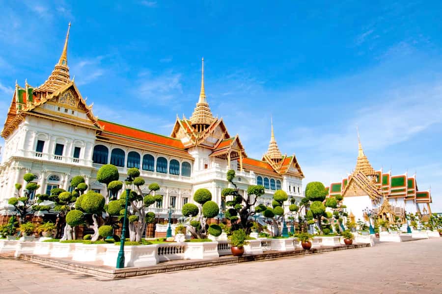 Bangkok: Grand Palace, Wat Arun & Giant Buddha Iconic Tour - Lunch by the river: set-menu buffet on a floating cruise setup