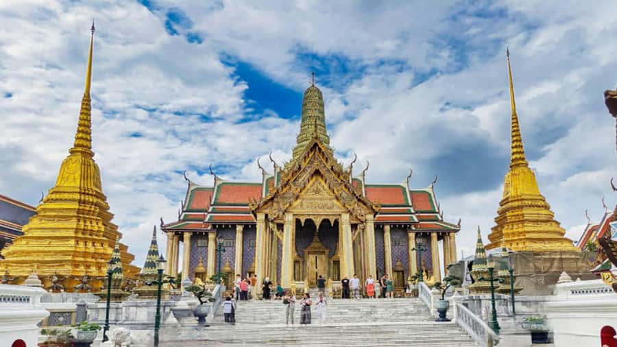 Bangkok: Grand Palace, Wat Arun & Giant Buddha Iconic Tour - Wat Paknam Phasi Charoen: New Big Buddha for your final photos