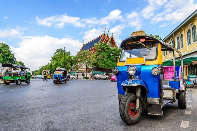 Bangkok: Grand Palace & Wat Pho Half-Day Japanese Tour - Getting to the action: River City Bangkok start and Wat Arun drop-off