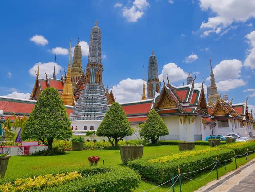 Bangkok: Grand Palace, Wat Pho, Wat Arun Sacred & Local Tour - Wat Phra Kaew and the Grand Palace Grounds: where the details matter