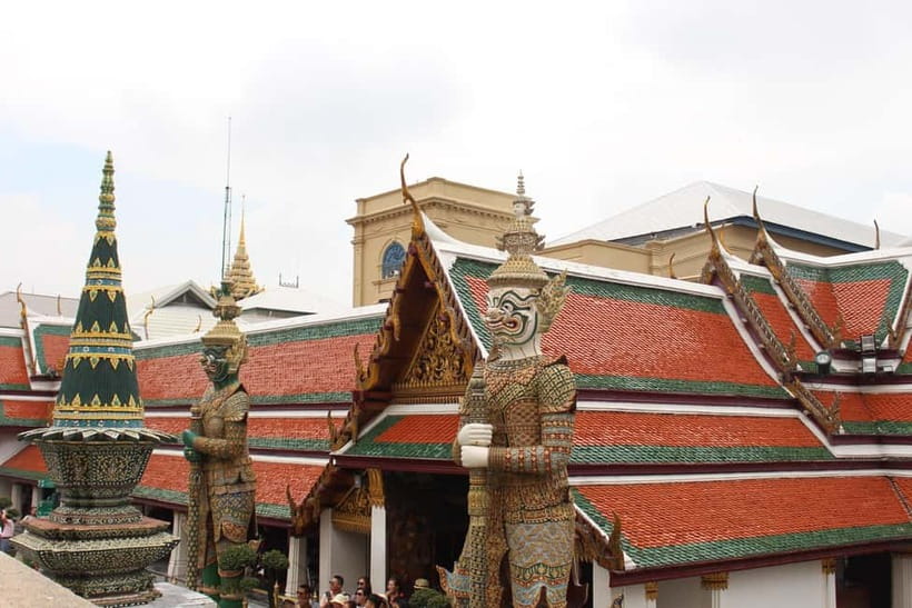 Bangkok: Grand Palace, Wat Pho, Wat Arun Sacred & Local Tour - How the walking and heat really feel