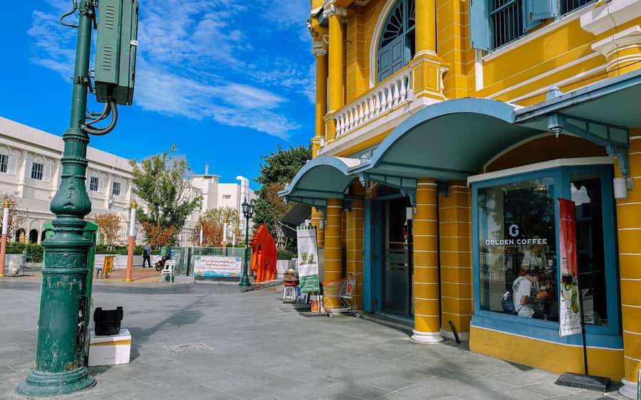 Bangkok: Grand Palace, Wat Pho, & Wat Arun Walking Tour - Tha Tian Pier and the Chao Phraya ride: a short cruise that changes the pace
