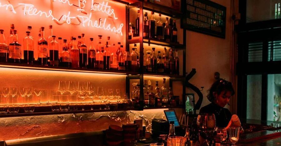 Bangkok: Guided Bar Hopping Night Tour with Private Option - Where to meet: MRT Hua Lamphong and the TripGuru sign