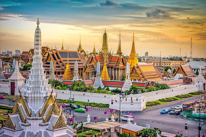 Bangkok Guided Temple Tour With Lunch Private - Ferry to Wat Arun: The Temple of Dawn Over the Water