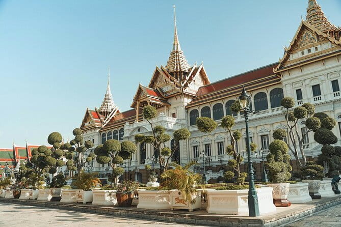 Bangkok Half Day Guided Tour: Grand Palace, Wat Arun & Wat Pho - Pak Khlong Flower Talat: Tuk-Tuk, Flower Folding, and a Real Local Break