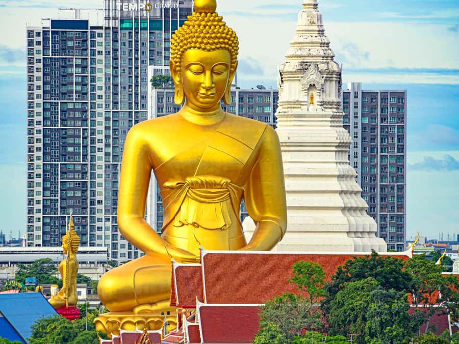 Bangkok: Half-Day Local Lives & Food Tour by Bike with Lunch - Phra Sumen Fort and the classic Bangkok photo stop