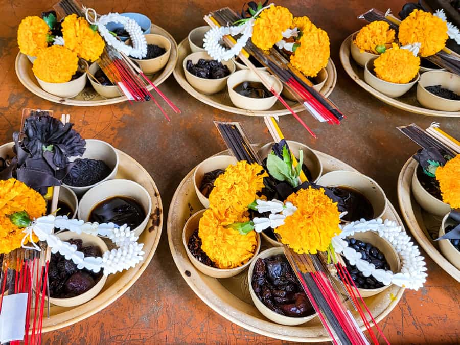 Bangkok: Half-Day Local Lives & Food Tour by Bike with Lunch - Wang Lang Market and the taste-first rhythm of Thonburi