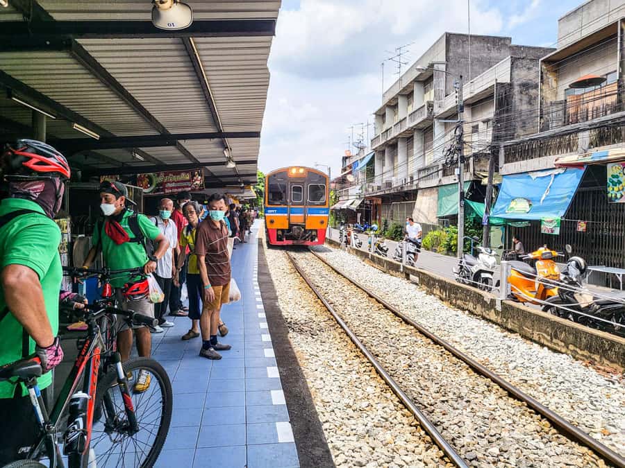 Bangkok: Half-Day Local Lives & Food Tour by Bike with Lunch - Lunch at a local restaurant: more than a break