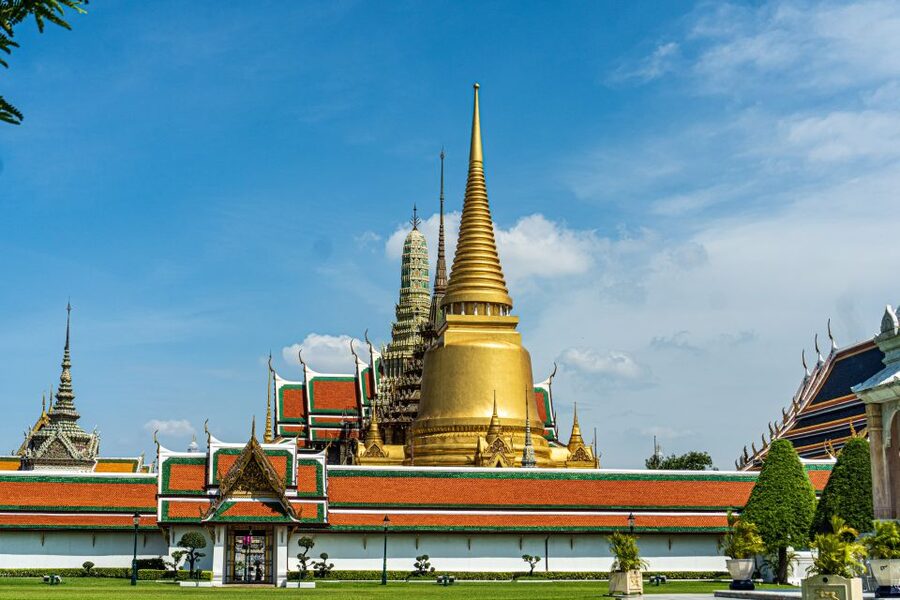 Bangkok: Half-Day Temple and Grand Palace Group Tour - Chinatown to Wat Pho: why this route makes sense