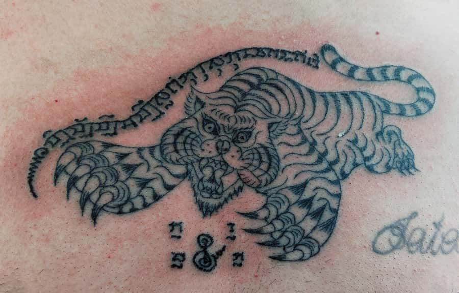 Bangkok: Hand-Poke Tattoo Guide at Wat Bang Phra & Blessing - The Sak Yant hand-poke process: what you actually go through