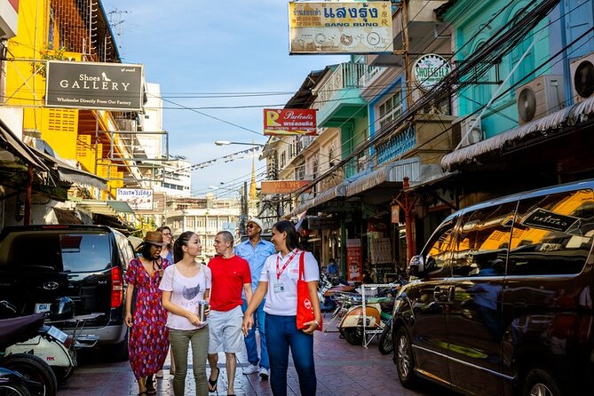 Bangkok Hidden Gems: Talad Noi, Chinatown & Street Food Tour - Sol Heng Tai Mansion and Hong Sieng Kong: old Chinese houses meet modern art