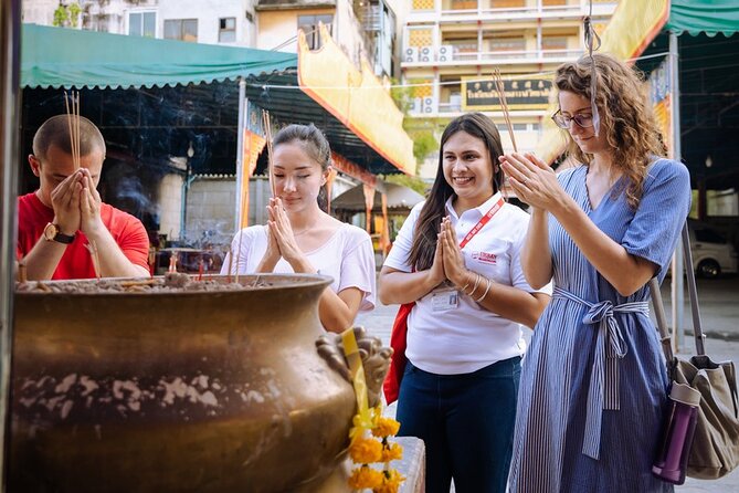 Bangkok Hidden Gems: Talad Noi, Chinatown & Street Food Tour - Street food sampling: the practical lineup you’re actually eating