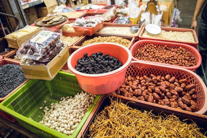 Bangkok Hidden Gems: Talad Noi, Chinatown & Street Food Tour - Chinatown walk-in: seeing modern life woven into old streets