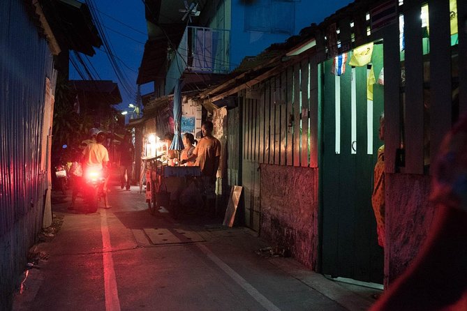 Bangkok Hidden Paths Night Biking Tour with Street-food Meal - The street-food dinner: what’s included and how to plan your appetite