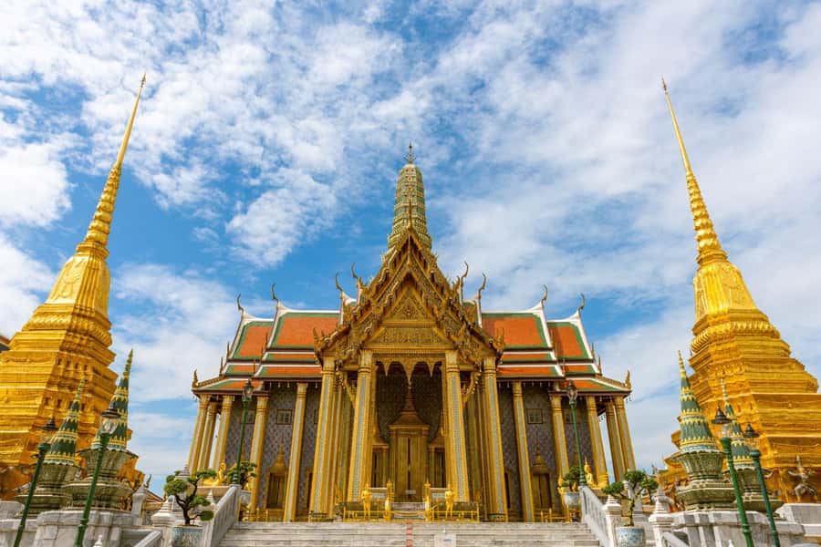 Bangkok Highlight Temple Private Tour - Wat Pho: reclining Buddha scale, guardian giants, and Thai massage