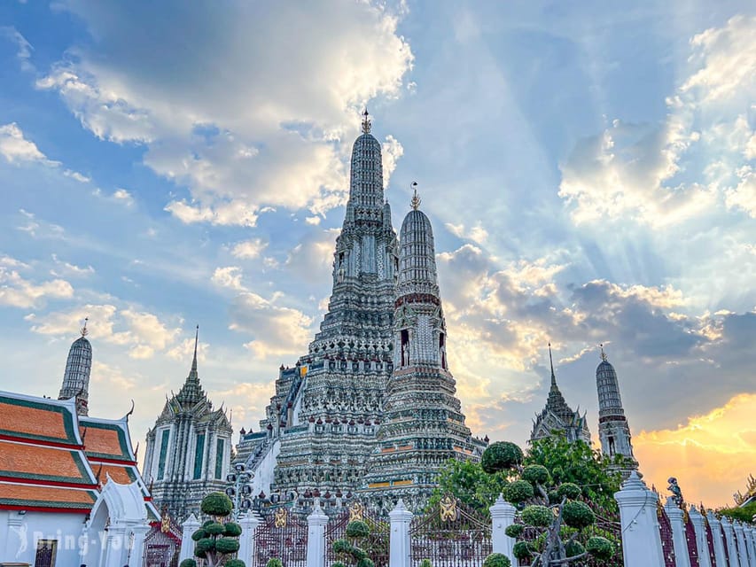 Bangkok Highlight Temple Private Tour - Wat Arun: Temple of Dawn and the porcelain prang from the steps