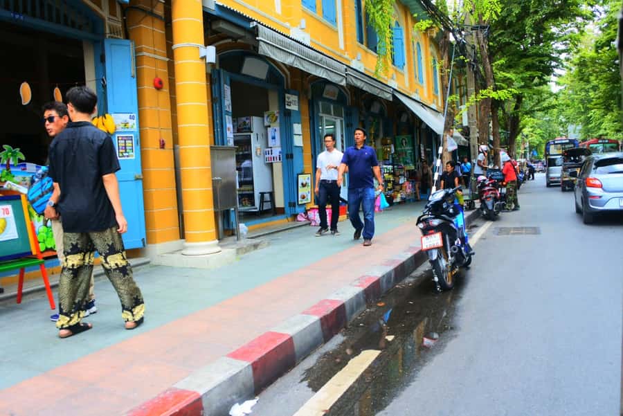 Bangkok: Highlights, Temples, and Canal Tour with Lunch - Should you book the Best of Bangkok Temples and Canal Tour?