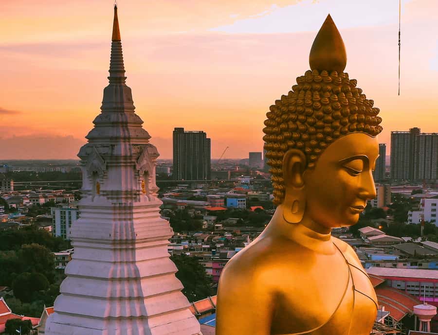 Bangkok: Highlights Tour wth Grand Palace & Must See Temples - Boat across the Chao Phraya: the easy way to reach Wat Arun