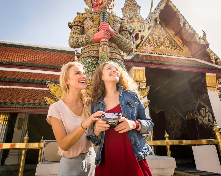 Bangkok: Highlights Tour wth Grand Palace & Must See Temples - Flower Market and a memorial stop: quick sensory breaks that prevent burnout
