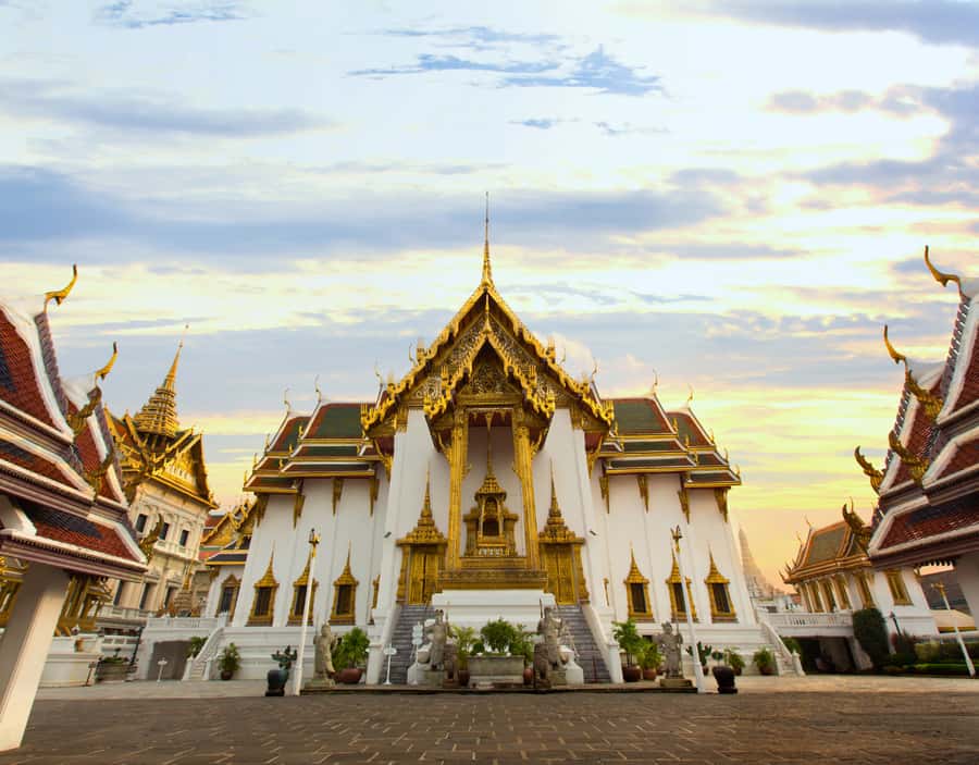 Bangkok: Highlights Tour wth Grand Palace & Must See Temples - Wat Pho: Reclining Buddha, plus the temple’s everyday role
