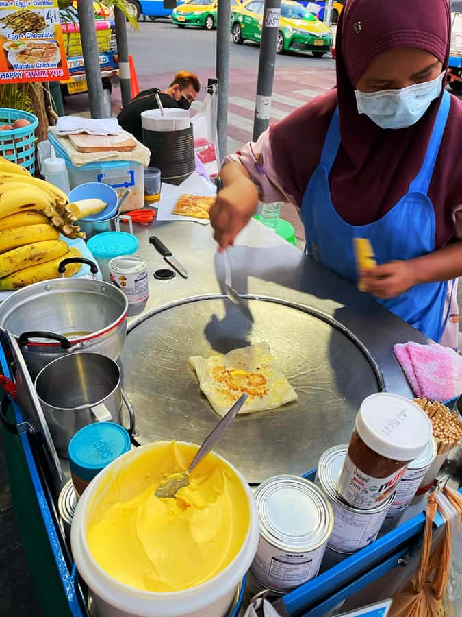 Bangkok: Highlights with Food Tour & Sunset in Wat Arun - Guides make or break it: Annie’s rain plan and Koh’s calm control
