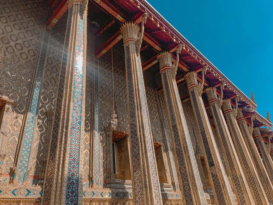 Bangkok: Iconic Temples Private Tour - Wat Pho’s Reclining Buddha: gold, scale, and Thai-style wall art