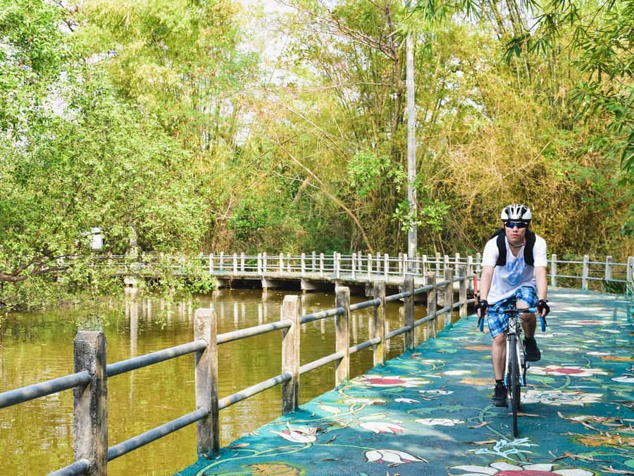 Bangkok: Khlong Toei Market & Bang Krachao Island Bike Tour - Why Khlong Toei Market and Bang Krachao belong in the same tour