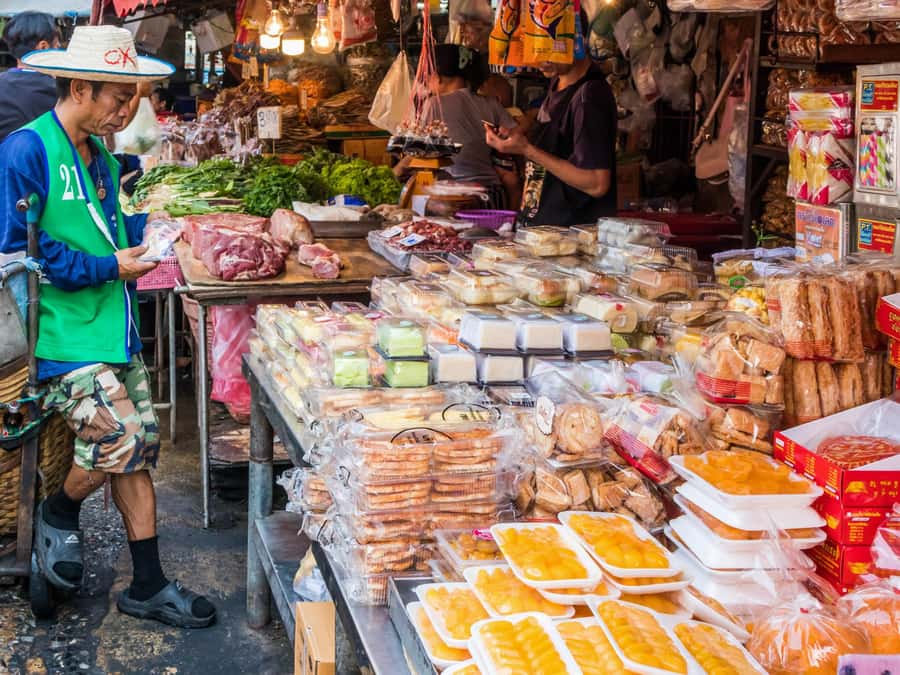 Bangkok: Khlong Toei Market & Bang Krachao Island Bike Tour - Cycling Bang Krachao: the Green Lung feels different because you’re on a bike